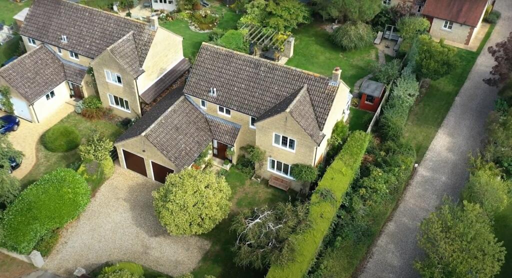 4 bedroom detached house for sale in Silver Street, Malmesbury