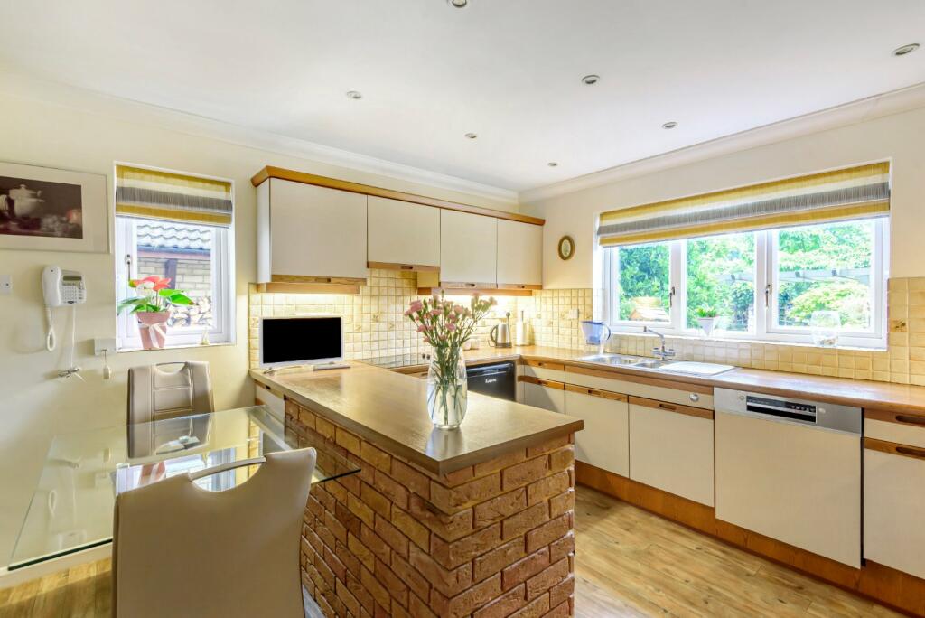 4 bedroom detached house for sale in Silver Street, Malmesbury