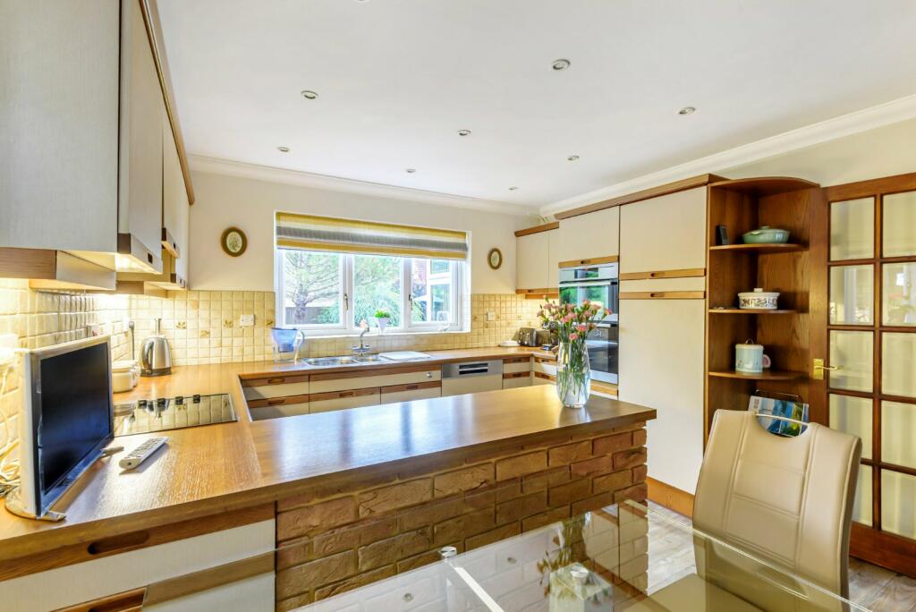 4 bedroom detached house for sale in Silver Street, Malmesbury