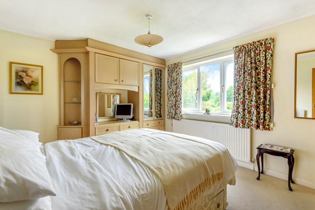 4 bedroom detached house for sale in Silver Street, Malmesbury
