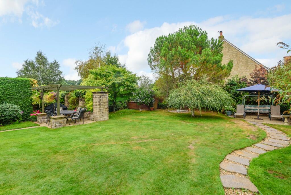 4 bedroom detached house for sale in Silver Street, Malmesbury