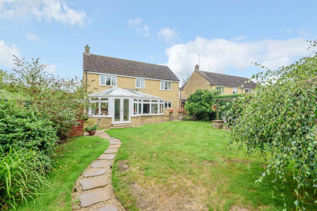 4 bedroom detached house for sale in Silver Street, Malmesbury