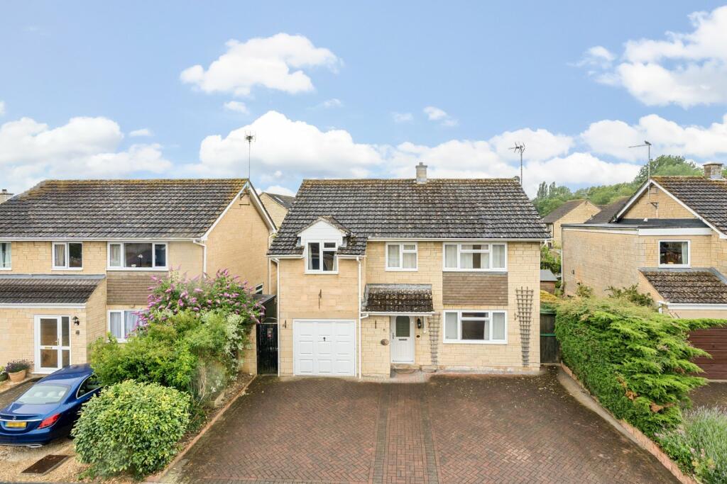 4 bedroom detached house for sale in Robert Franklin Way, South Cerney