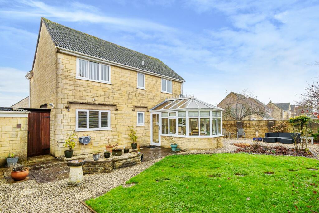 4 bedroom detached house for sale in Alexander Drive, Cirencester