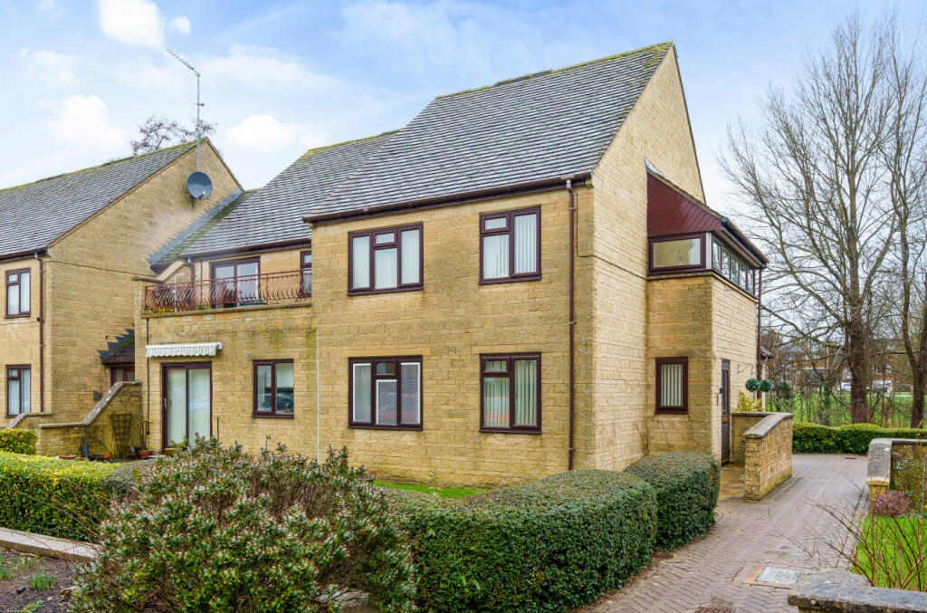 2 bedroom retirement property for sale in Trafalgar Road, Cirencester