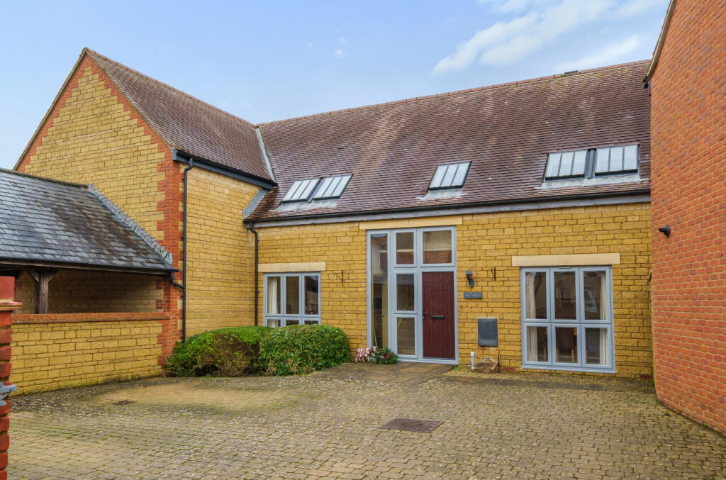 4 bedroom house for sale in Manor Farm Court, Purton Stoke, Wiltshire, SN5