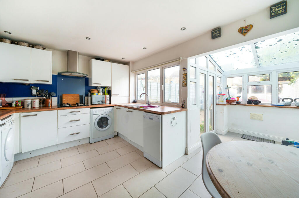 3 bedroom terraced house for sale in Aldsworth Close, Fairford