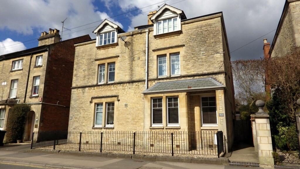 2 bedroom apartment for rent in Ashcroft Road, Cirencester