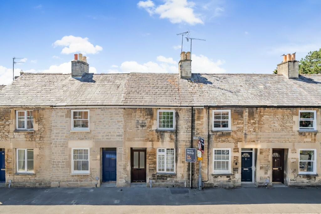 3 bedroom terraced house for sale in Victoria Road, Cirencester