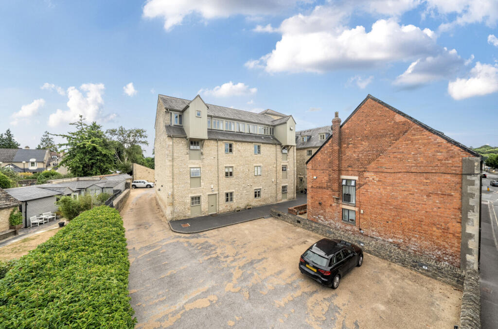 Main image of property: Lewis Lane, Cirencester, Gloucestershire, GL7