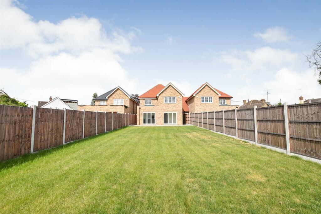 4 bedroom detached house for sale in Guernsey Gardens, Wickford, SS11