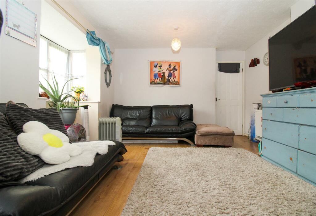 2 bedroom flat for sale in Creighton Road, London, N17