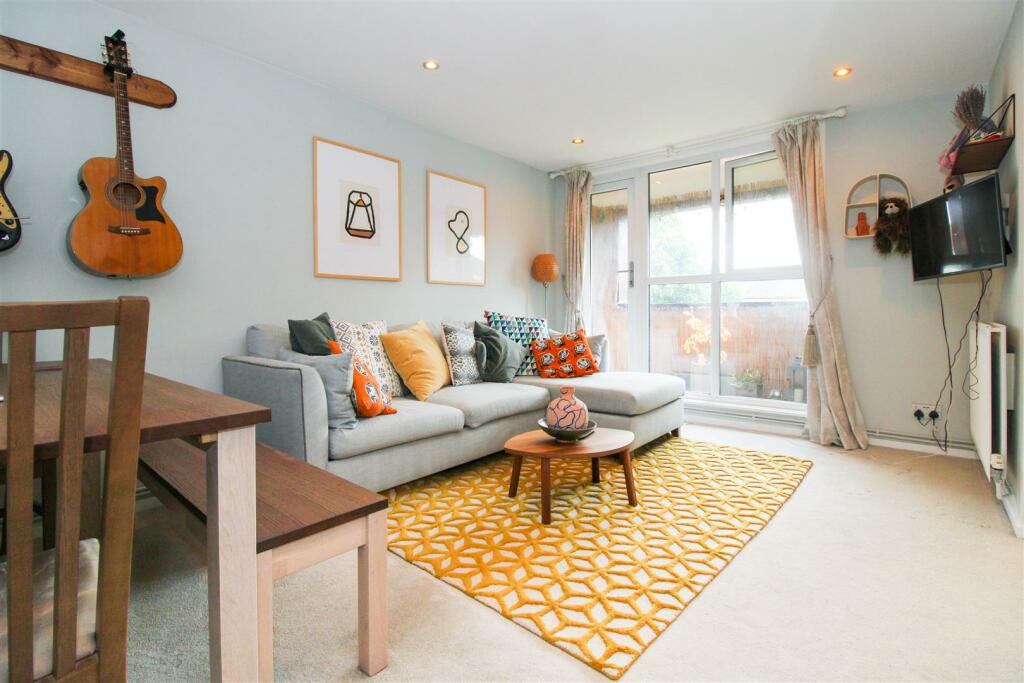 1 bedroom flat for sale in Headcorn Road, Tottenham, N17