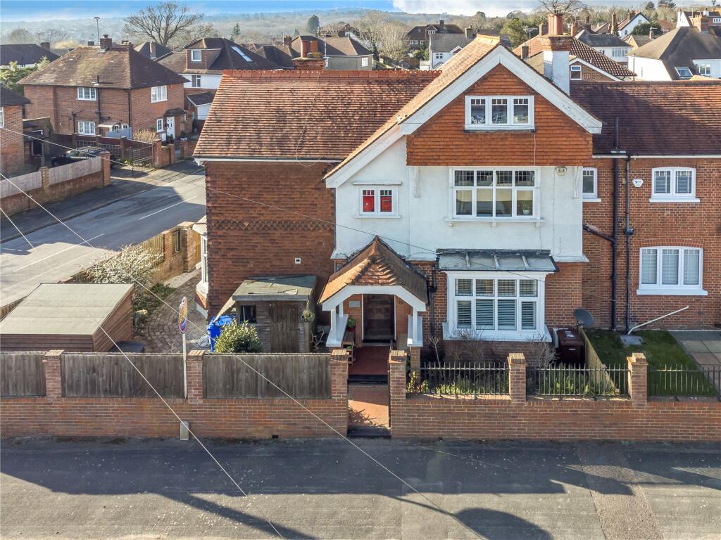 4 bedroom semidetached house for sale in Northbrook Road, Aldershot