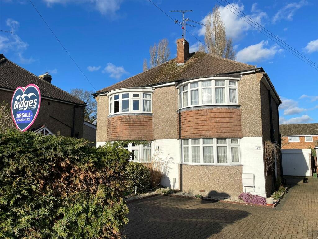 2 bedroom semidetached house for sale in Gillian Avenue, Aldershot