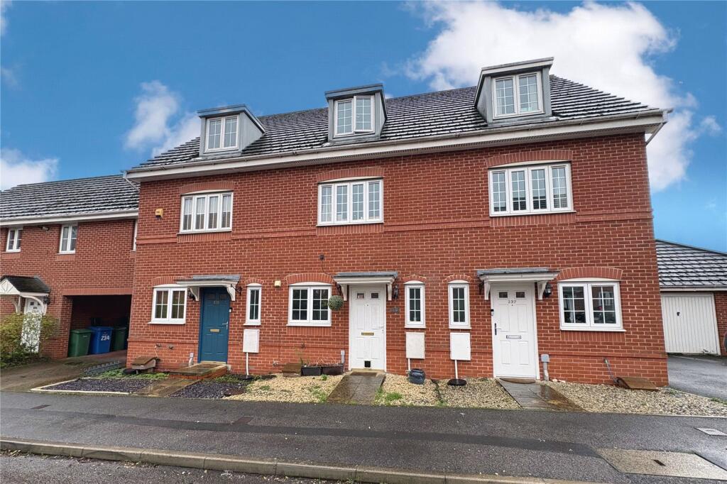 Main image of property: Woodland Walk, Aldershot, Hampshire, GU12