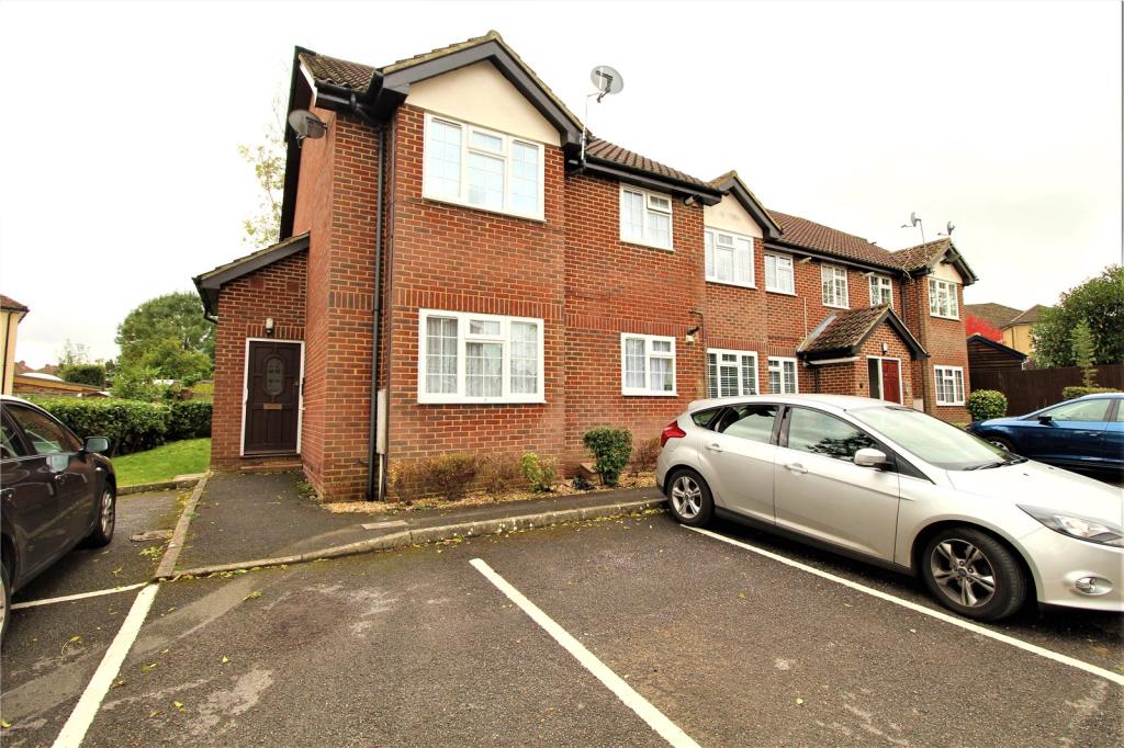 2 bedroom flat for sale in Elston Road, Aldershot, GU12