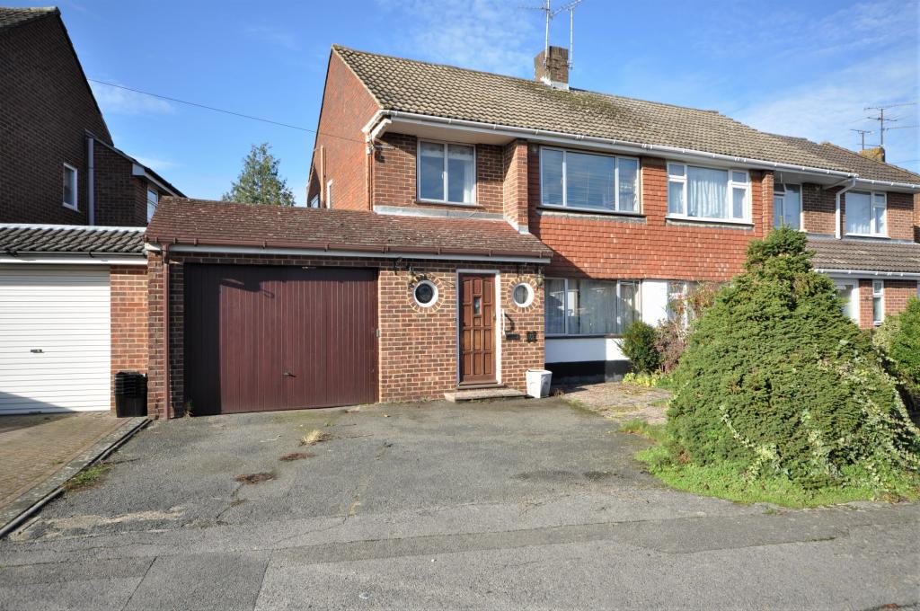 3 bedroom semidetached house for sale in Rochester Avenue, Woodley