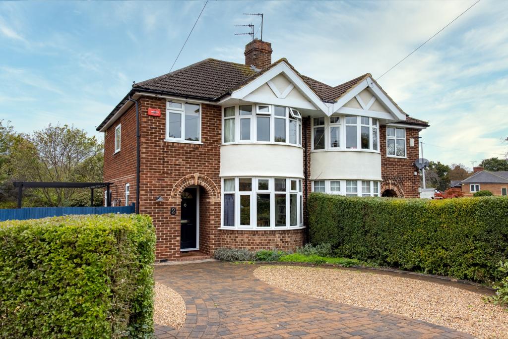 3 bedroom semidetached house for sale in Windermere Road, Reading, RG2