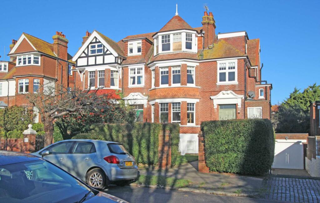 2 bedroom flat for sale in Darley Road, Eastbourne, BN20