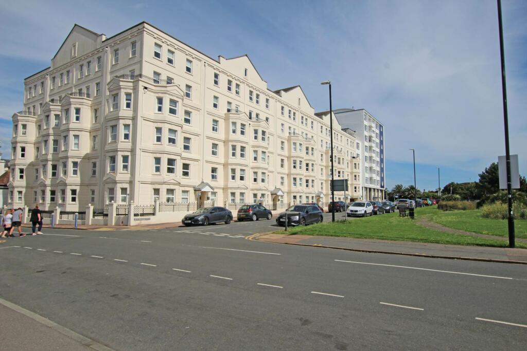 3 bedroom penthouse for sale in Wilmington Square, Eastbourne, BN21 4DX, BN21