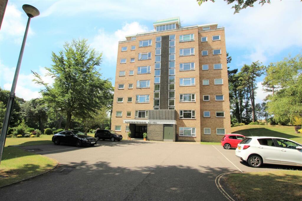 3 bedroom flat for sale in Compton Place Road, Eastbourne, BN21 1EE, BN21