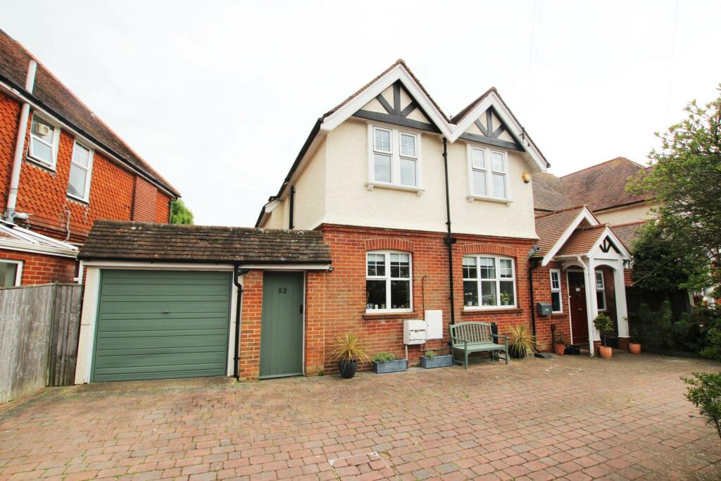 5 bedroom semidetached house for sale in Church Street, Willingdon