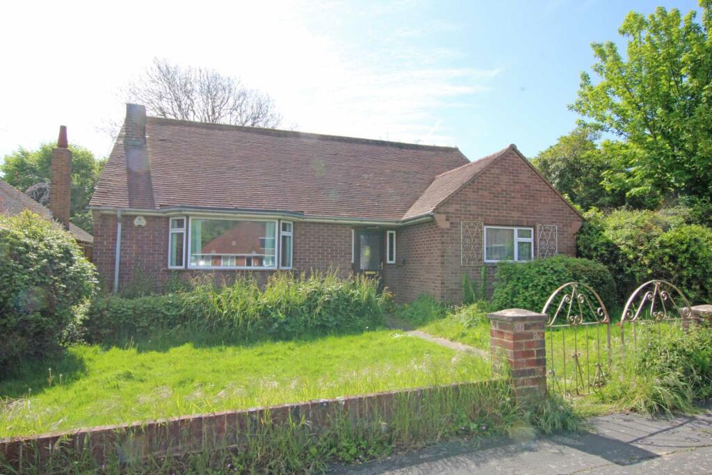 2 bedroom detached house for sale in Downs Road, Willingdon, BN22 0JH, BN22
