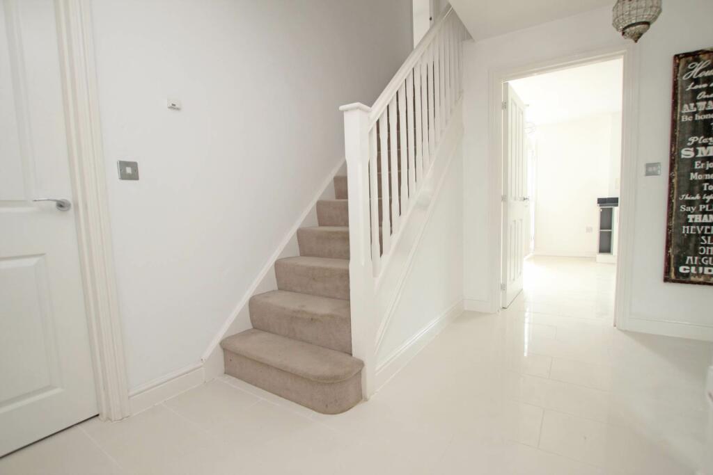 Additional property image - Buckingham Gardens, Polegate, BN26 6FT