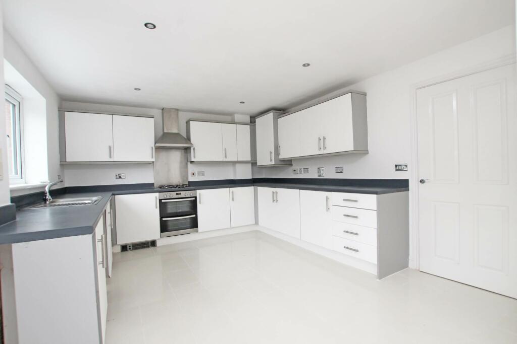 Additional property image - Buckingham Gardens, Polegate, BN26 6FT