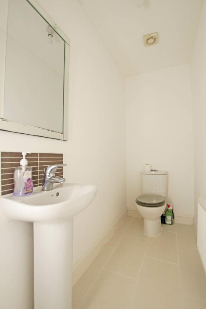 Additional property image - Buckingham Gardens, Polegate, BN26 6FT