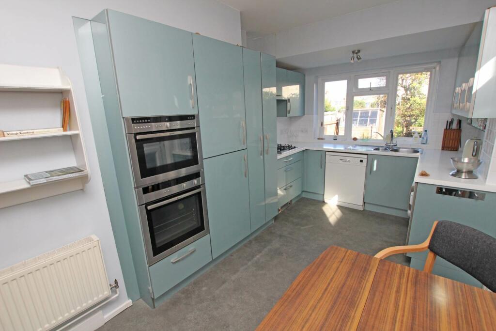 Additional property image - Royal Parade, Eastbourne, BN22 7JY