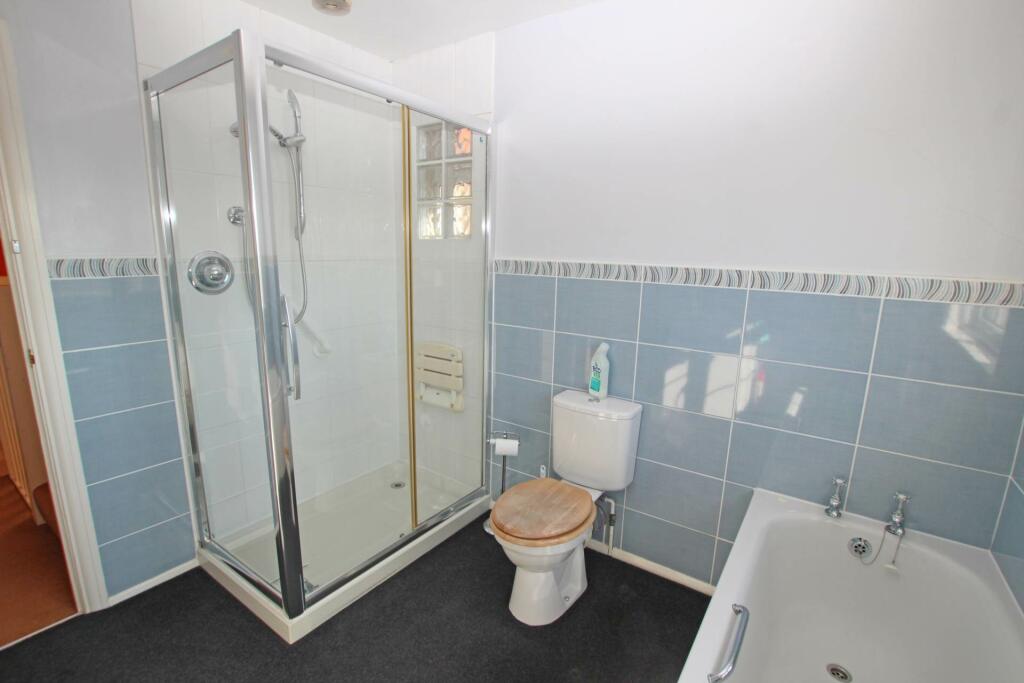 Additional property image - Royal Parade, Eastbourne, BN22 7JY