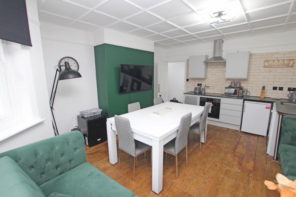 Additional property image - South Cliff Avenue, Eastbourne, BN20 7AH