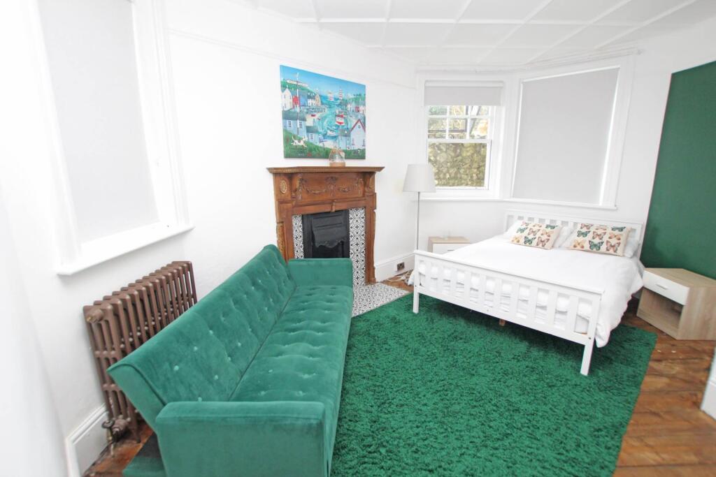 Additional property image - South Cliff Avenue, Eastbourne, BN20 7AH