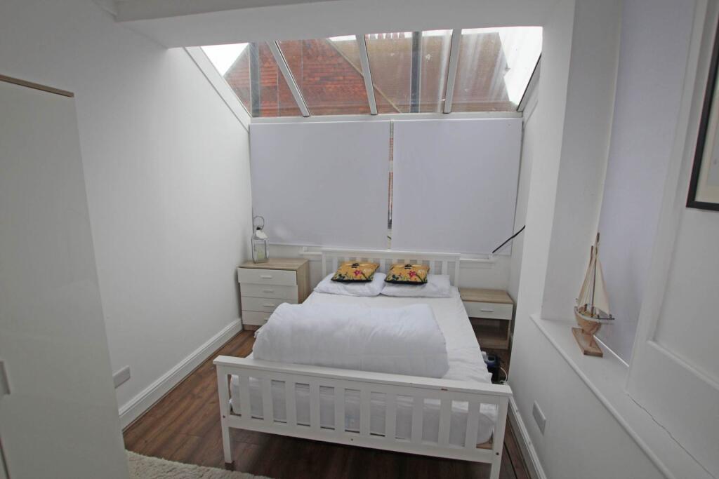 Additional property image - South Cliff Avenue, Eastbourne, BN20 7AH
