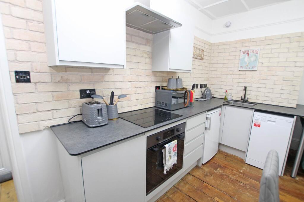 Additional property image - South Cliff Avenue, Eastbourne, BN20 7AH