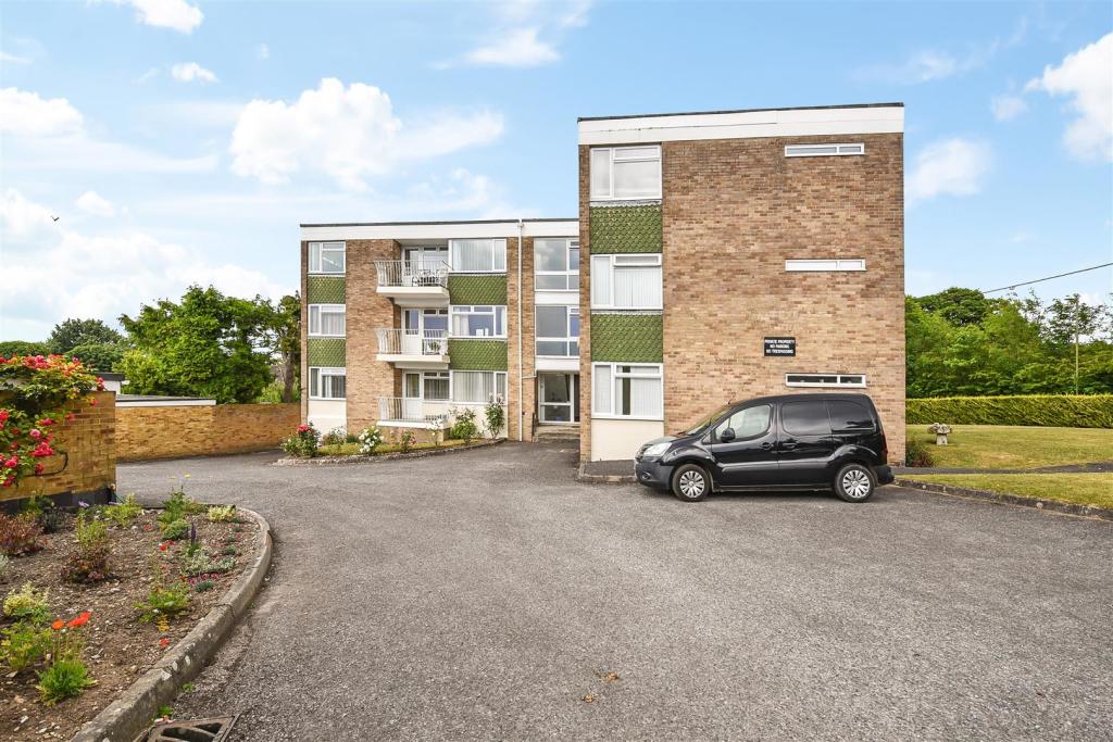 2 bedroom apartment for sale in Winchester Road, Andover, SP10