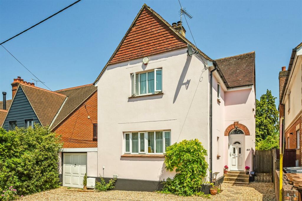3 bedroom detached house for sale in Anton Road, Andover, SP10