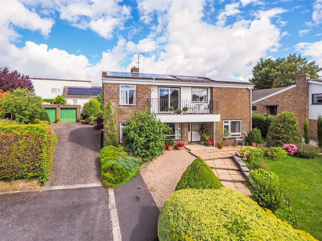 4 bedroom detached house for sale in Lambourne Way, Thruxton, Andover, SP11