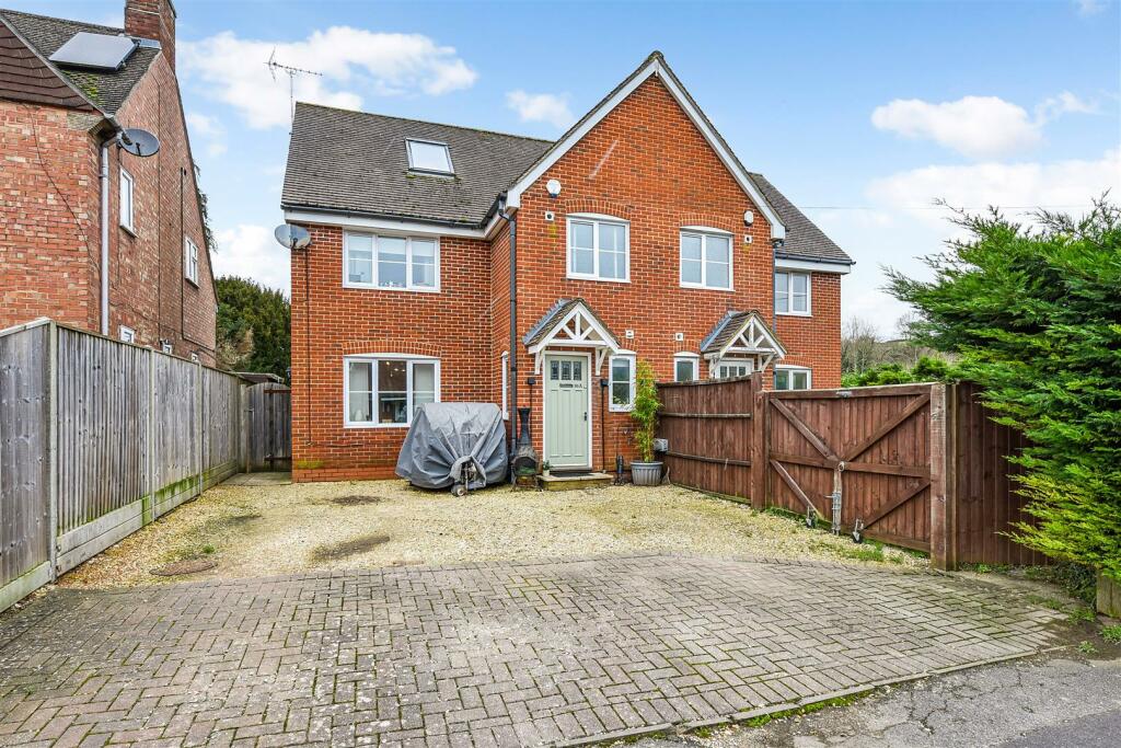 4 bedroom semidetached house for sale in Dines Close, Hurstbourne Tarrant, Andover, SP11