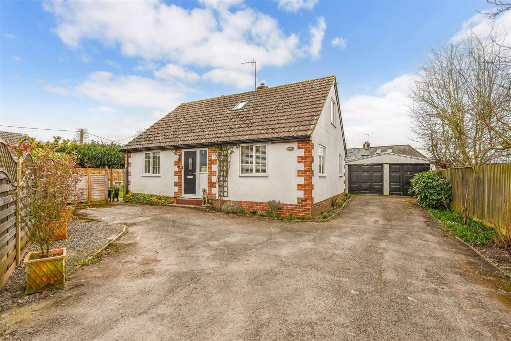 3 bedroom detached house for sale in Castle Street, Ludgershall