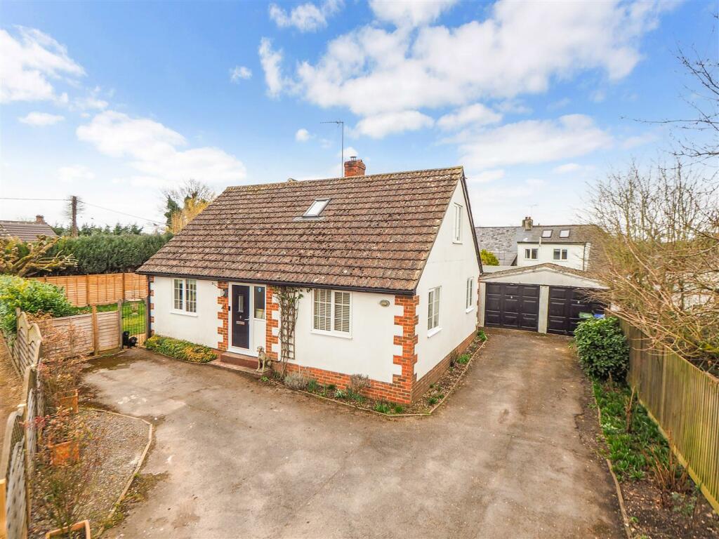 3 bedroom detached house for sale in Castle Street, Ludgershall