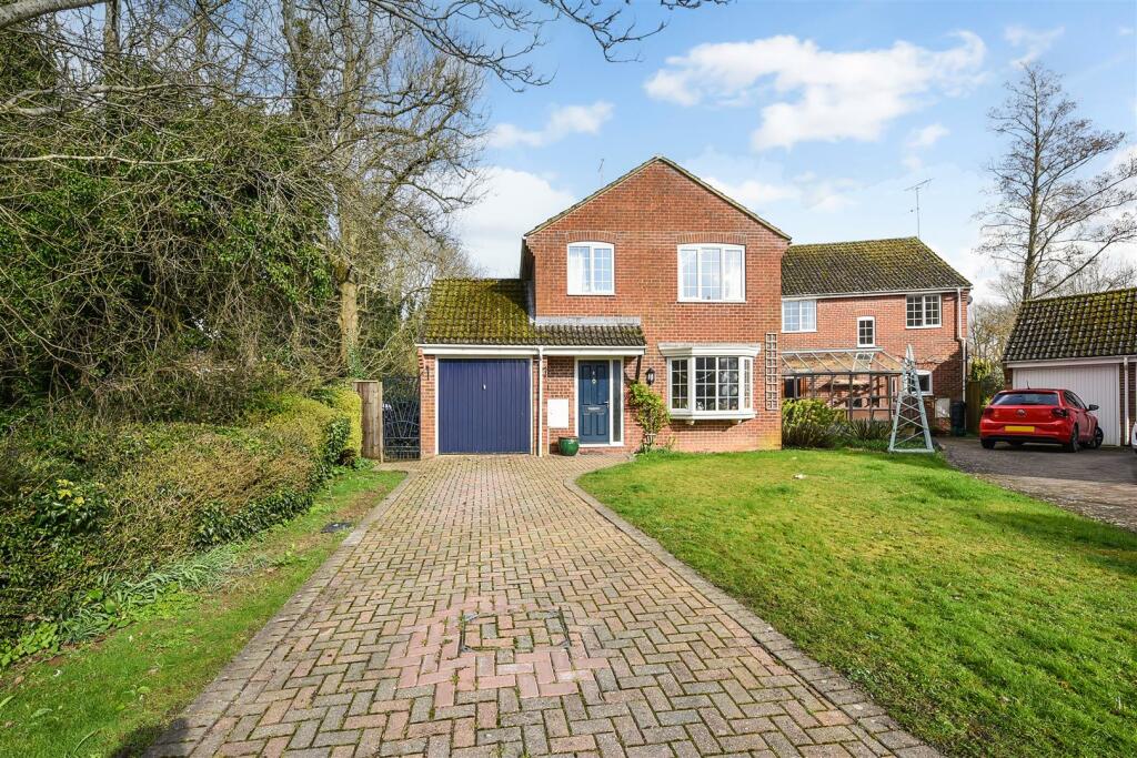3 bedroom detached house for sale in Redbridge Drive, Andover, SP10
