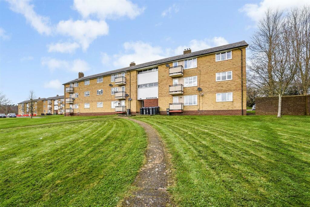 2 bedroom flat for sale in Sidbury Circular Road, Tidworth, SP9