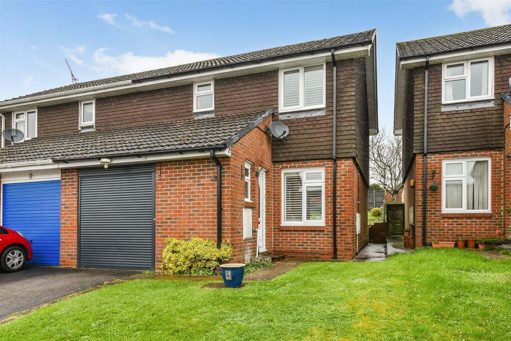 3 bedroom semidetached house for sale in Richborough Drive, Charlton