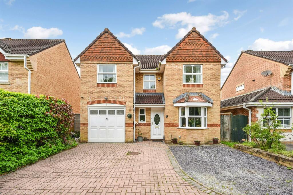 4 bedroom detached house for sale in Burnhams Close, Andover, SP10