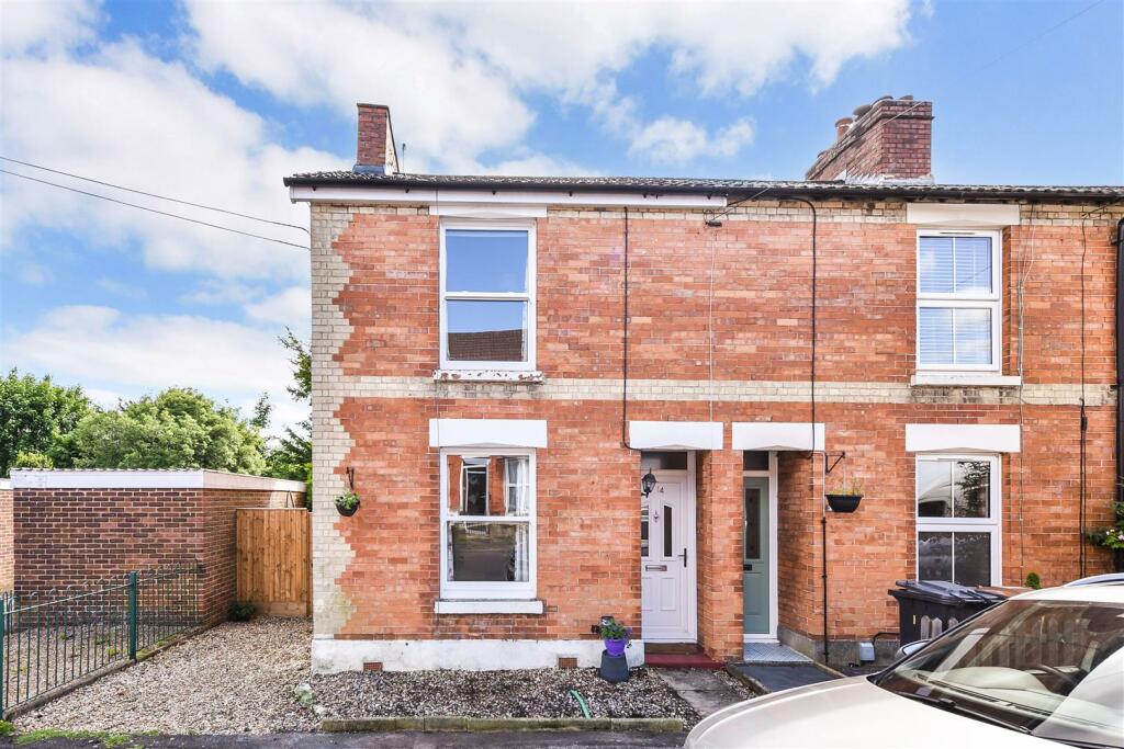 2 bedroom end of terrace house for sale in Balmoral Road, Andover, SP10