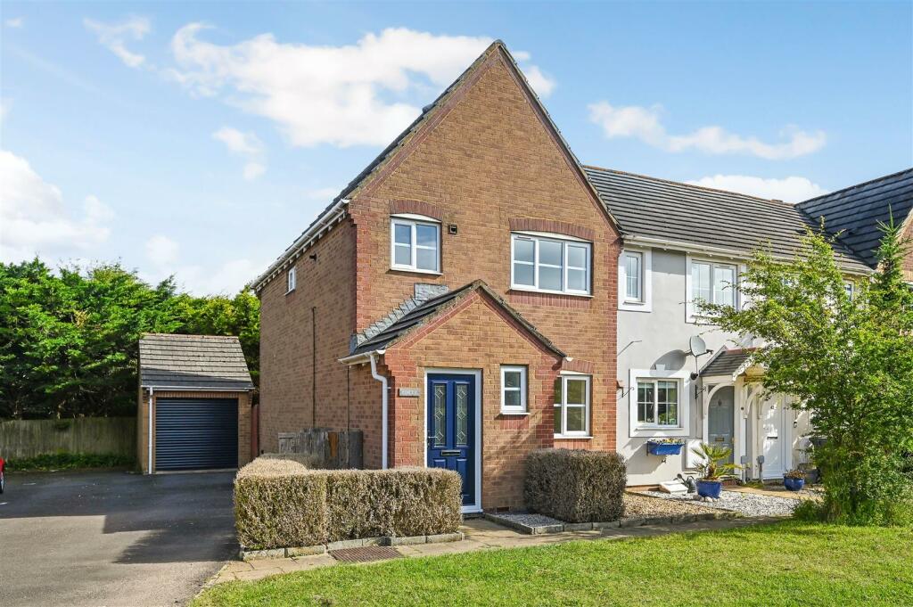 3 bedroom end of terrace house for sale in Celtic Drive, Andover, SP10