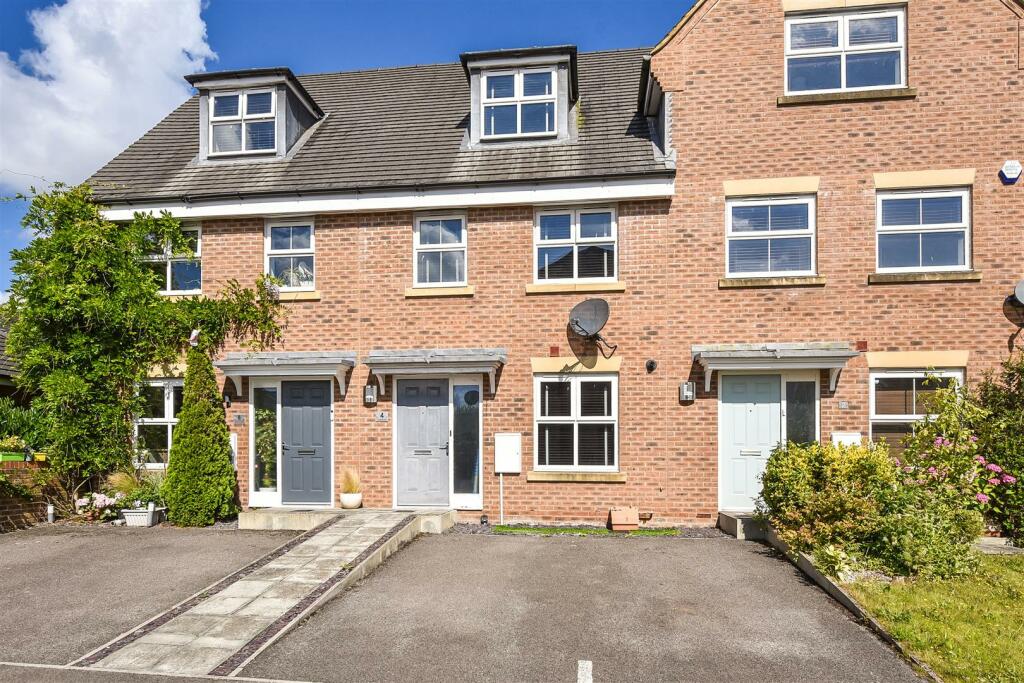 3 bedroom town house for sale in Harebell Road, Andover, SP11